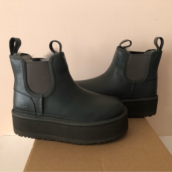UGG Neumel Platform Chelsea leather Boot. Light weight. New. Size: 8, 9 - Picture 3 of 11
